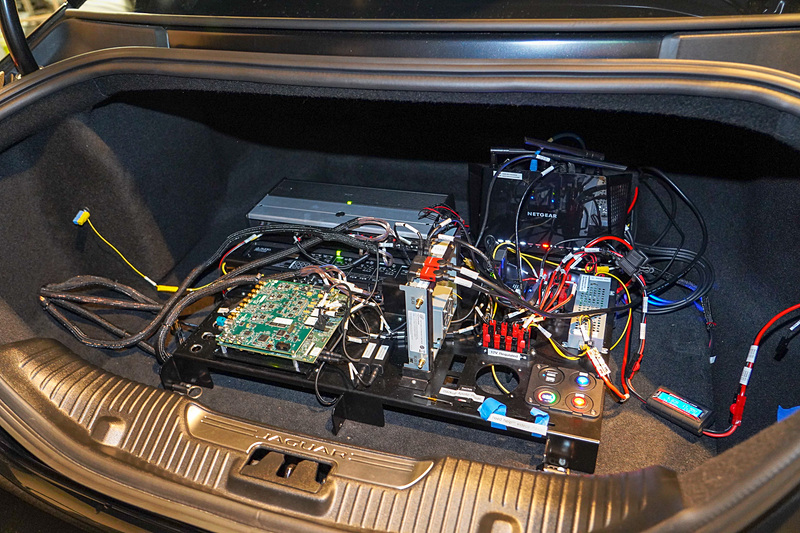 トランクルームにIntelのApollo Lakeの開発ボードが納められていた