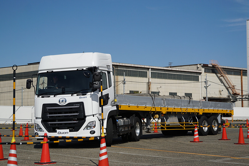 究極のトラックドライバー「ultimate driver」を目指して、運行技術を競い合う国際大会「UDトラックス・エクストラマイルチャレンジ2018」