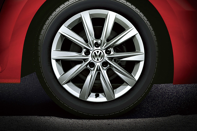 ビートル Design マイスター専用デザインとなる17インチアルミホイール