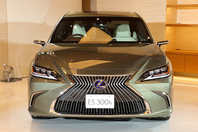 ES300h“version L”