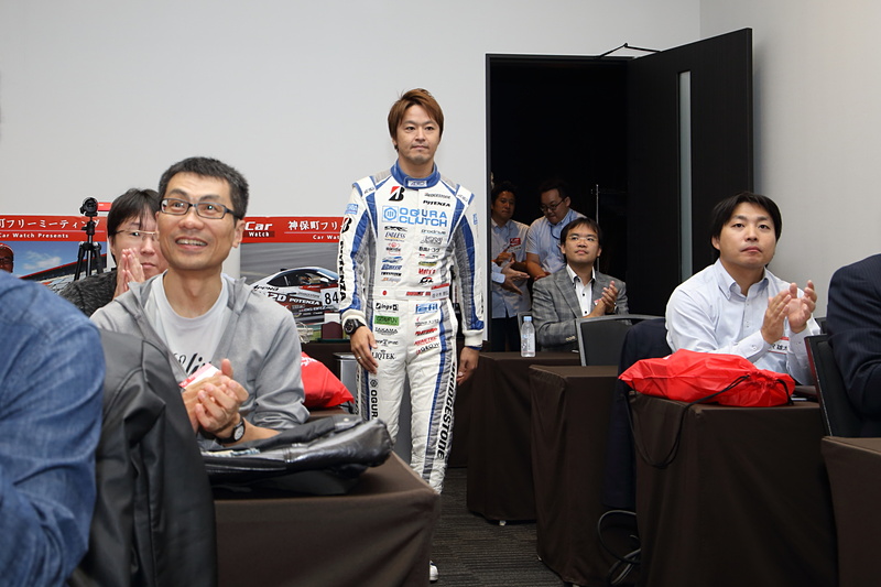 橋本氏、佐々木選手、まるも氏が登壇して、トークスタート！