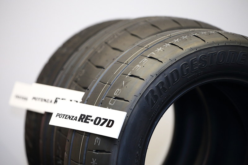 トークはレースの結果も左右するタイヤの違いについてまでも及んだ