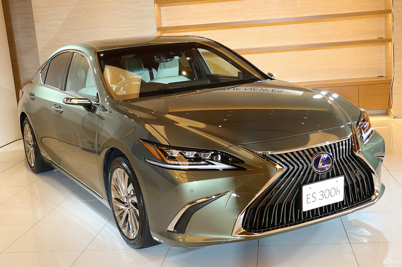 デジタルアウターミラーはES300h“version L”（698万円）にオプション設定。価格は21万6000円高