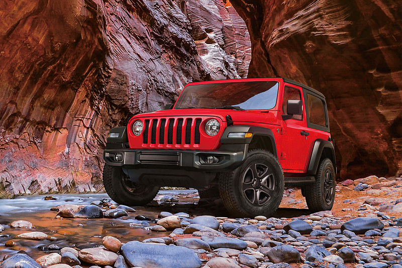 3ドアのSportは、ボディサイズが4320×1895×1825mm（全長×全幅×全高）でホイールベースが2460mm