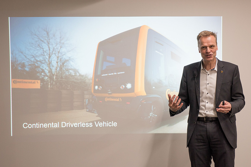 各技術などについて解説するコンチネンタル・ジャパン プレジデント バート・ヴォーフラム氏