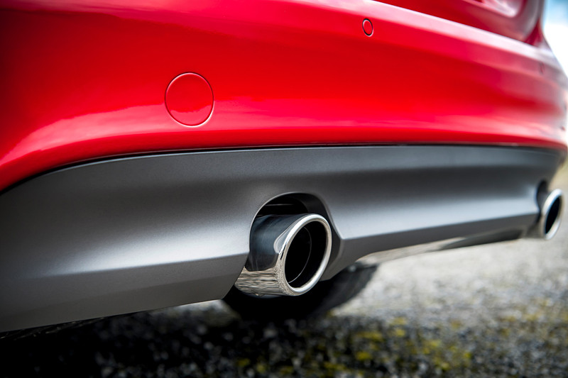 ボディのアクセントとしてダークサテングレー塗装を使用している