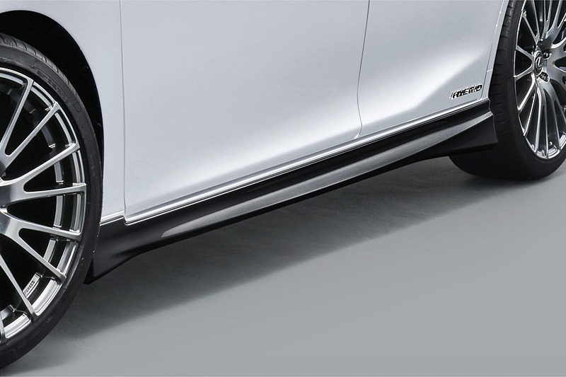 黒塗装のエアロパーツであるBLACK EDITION。セット販売の「エアロダイナミクスパッケージ」は61万8000円～63万6000円（税別）