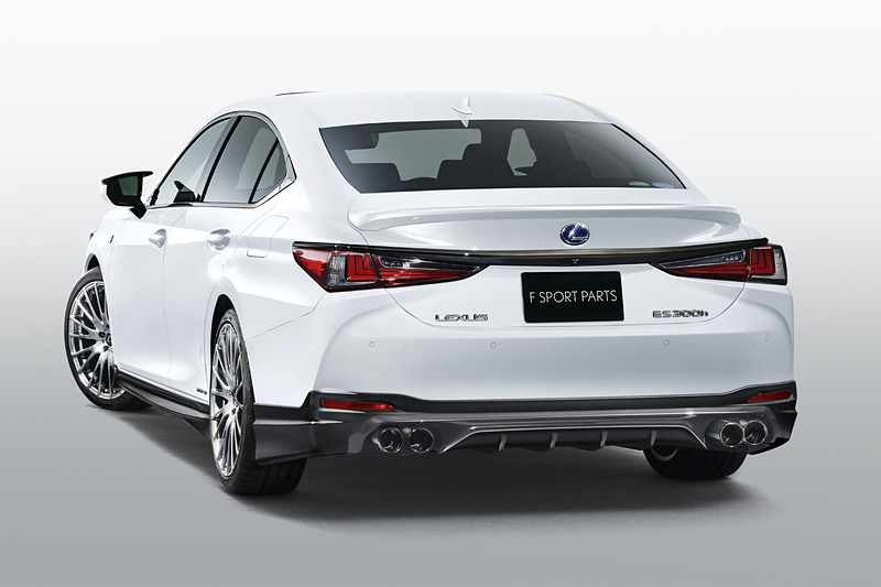 黒塗装のエアロパーツであるBLACK EDITION。セット販売の「エアロダイナミクスパッケージ」は61万8000円～63万6000円（税別）