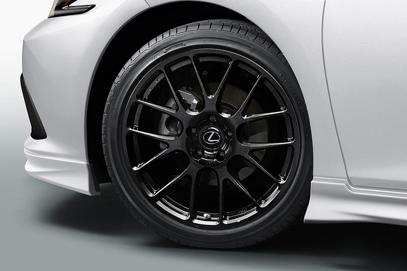 19インチ鍛造アルミホイール＆セキュリティロックナットセット（1台分）：51万2000円（税別）