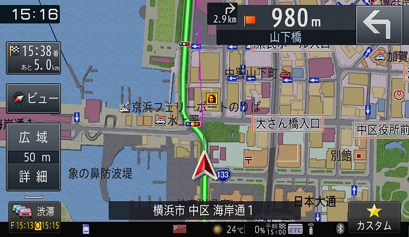 ルート案内中の画面。ルートを示すラインがクッキリとした色合いでとても見やすい