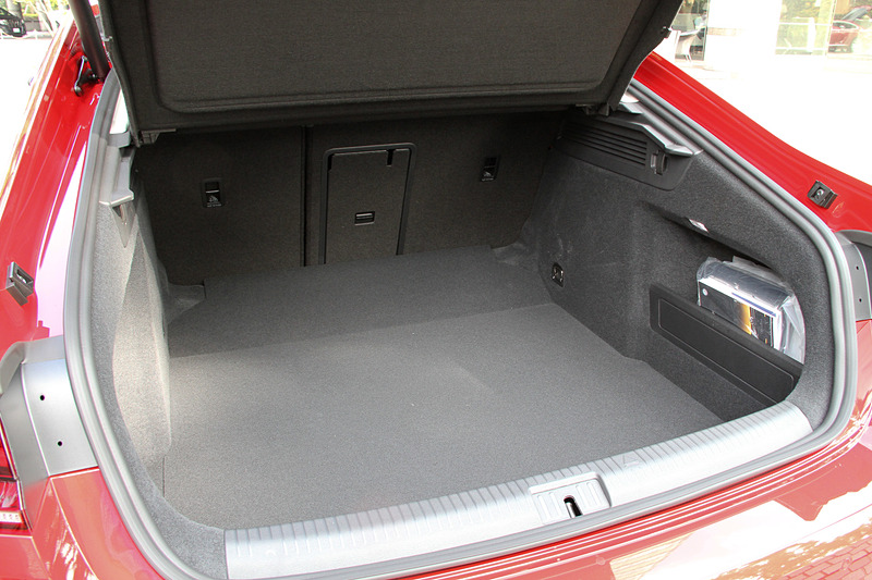 オーディオでは「オリジナル」「ソフト」「ダイナミック」「スピーチ」からサウンド設定が可能