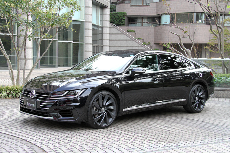 こちらはTSI 4MOTION R-Line Advance