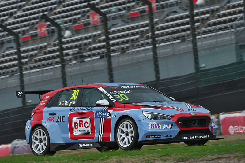 予選2-Q3の2位 30号車 Hyundai i30 N TCR