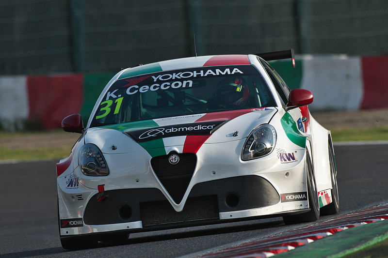 予選2-Q3でトップの31号車 Alfa Romeo Giulietta TCR