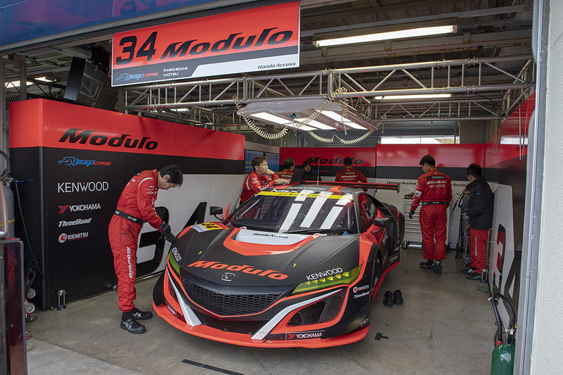 NSX GT3という注目度の高いマシンに、ホンダを代表するドライバーの道上龍選手、そして注目の若手ドライバーである大津弘樹選手というパッケージは参戦当初から周囲に期待されていた。そしていよいよ見せ場を作ってきた