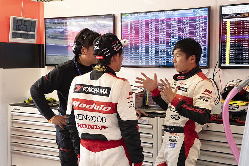 新しいセットアップをウォームアップ走行で試すが、結果は今ひとつ。ギリギリまで修正点を探る