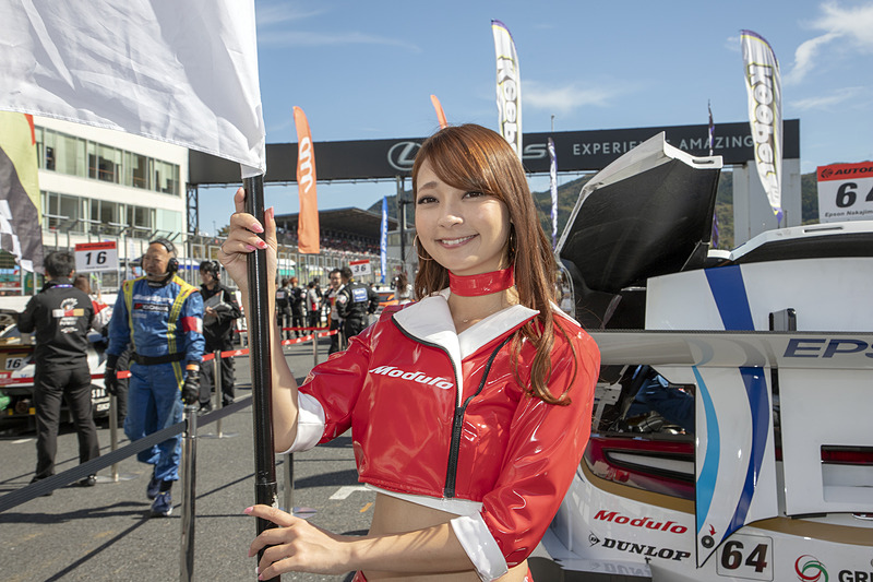 今回、Moduloスマイルの安藤麻貴さんは64号車の応援にまわっていた