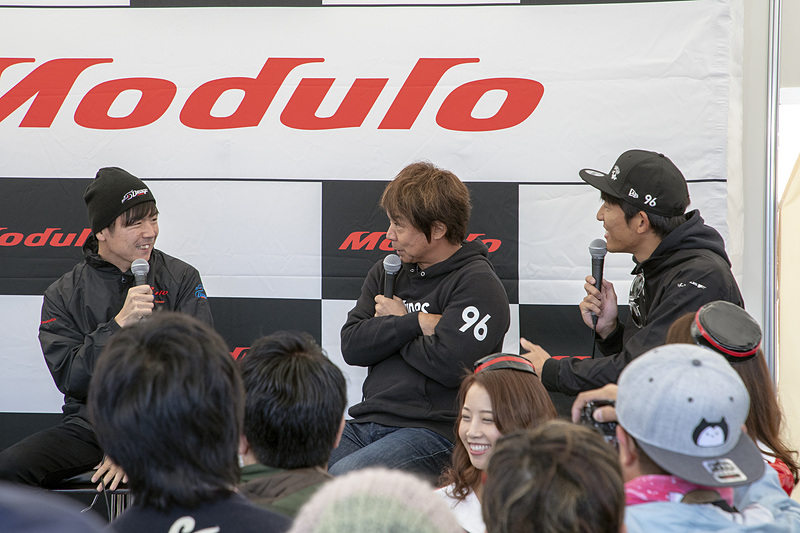 大津選手がレースを始めたきっかけや、道上選手のデビュー戦でのエピソードも語られた。ドライバー同士の意外な関係が分かって面白いステージ