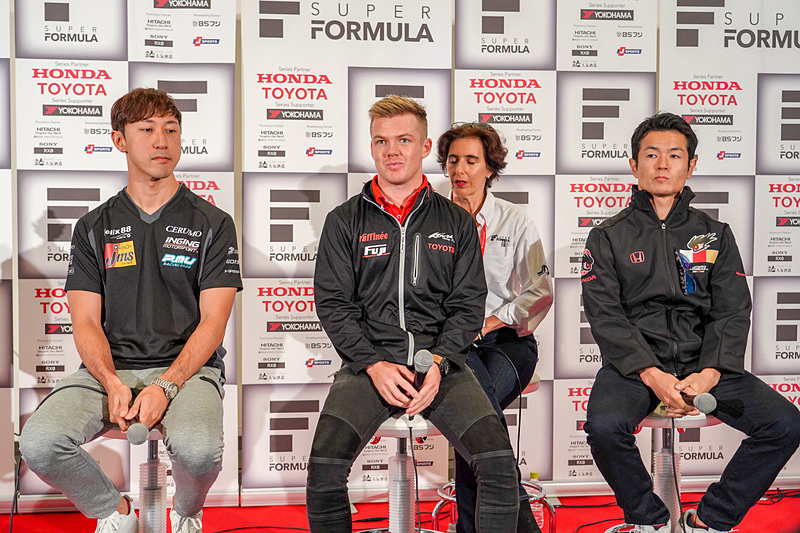 左から石浦宏明選手、ニック・キャシディ選手、山本尚貴選手