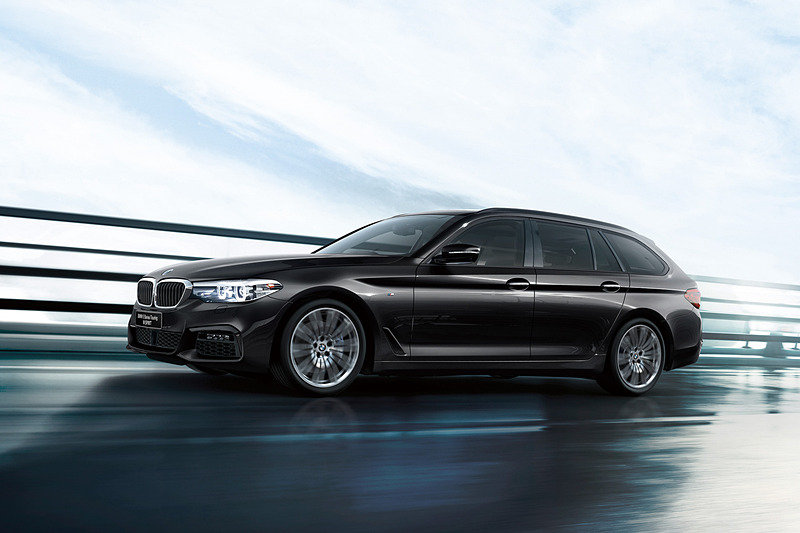 ツーリング（ワゴン）の「523d ツーリング M Spirit」（765万円）