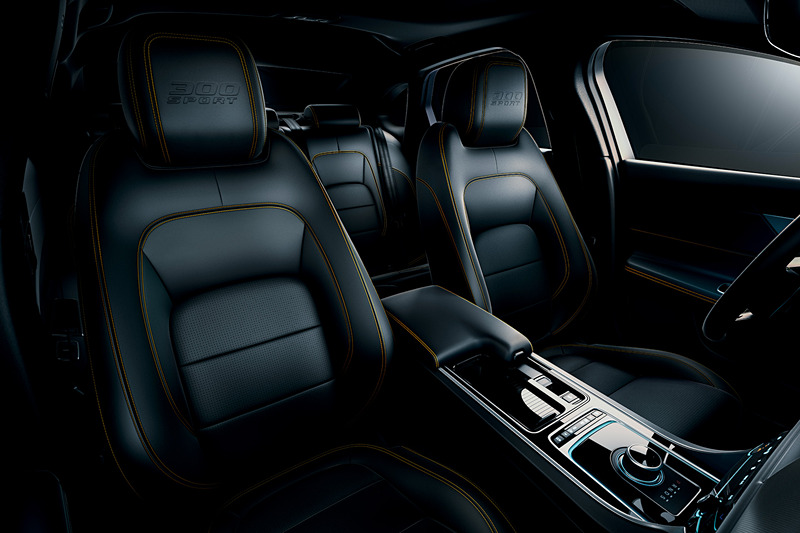 300 SPORTのインテリア