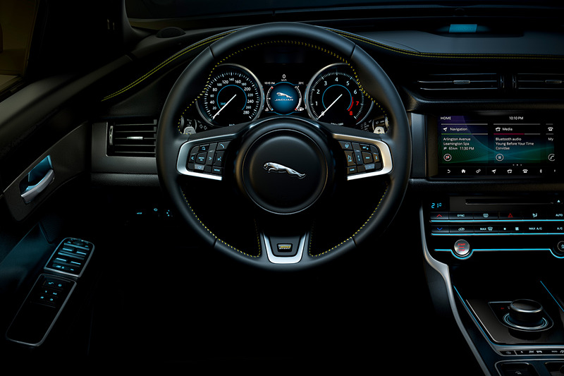 300 SPORTのインテリア