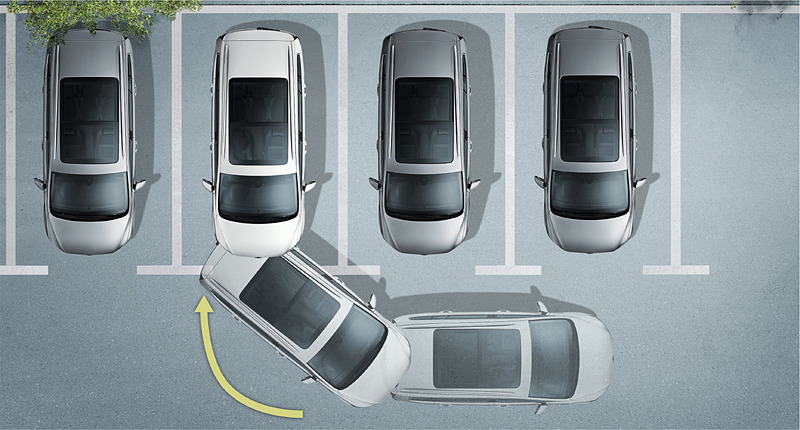 テクノロジーパッケージではダイナミックコーナリングライト（左）、ダイナミックライトアシスト（中央）、駐車支援システム“Park Assist”（右）といった安全性や利便性を高める先進装備も用意する