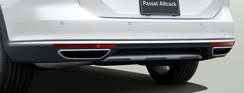 アンダーガード付フロント＆リアバンパー、ホイールハウスエクステンション、サイドシルなどの専用エクステリアを採用