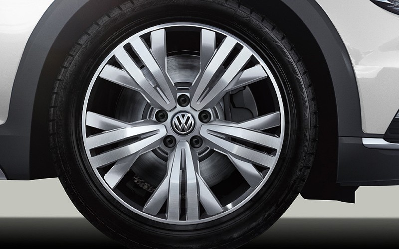 TDI 4MOTION Advanceで採用する18インチアルミホイール