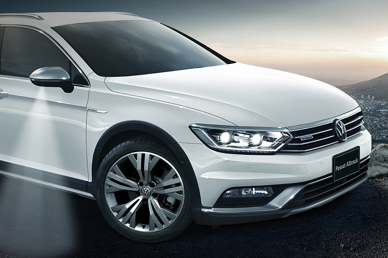 LEDヘッドライトを全車標準装備