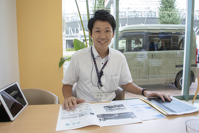 対応していただいたのは、カーライフアドバイザーの浦田さん。後から知ったことだが、Honda Cars 東京中央全拠点の中でも特に優秀なカーライフアドバイザーだった