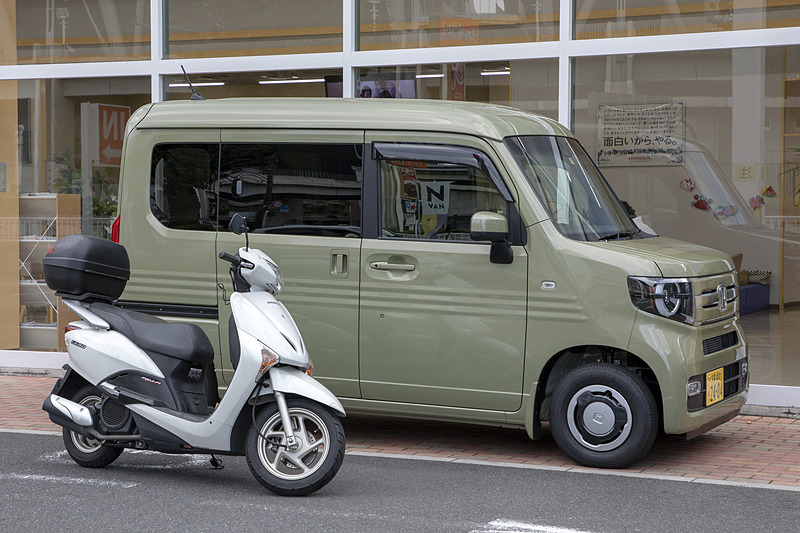 原付二種のスクーターで近距離ツーリングもするが、N-VANに積むことで行ける範囲が広がる。N-VANで遠くまで行って、降ろしたスクーターで現地をこまごまと回る、これもすごく楽しみ