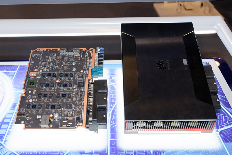 自動運転に用いられたファーウェイのAIチップ搭載車載モジュール「MDC 600」