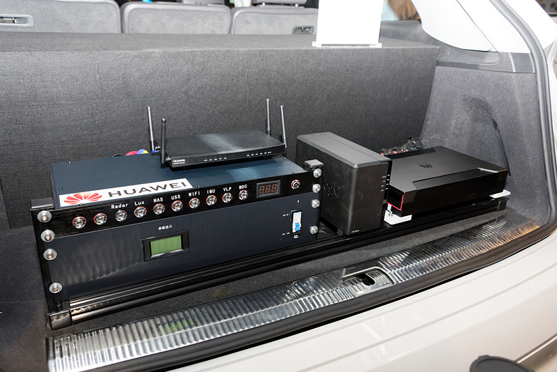 トランクに収められたMDC 600などの機器