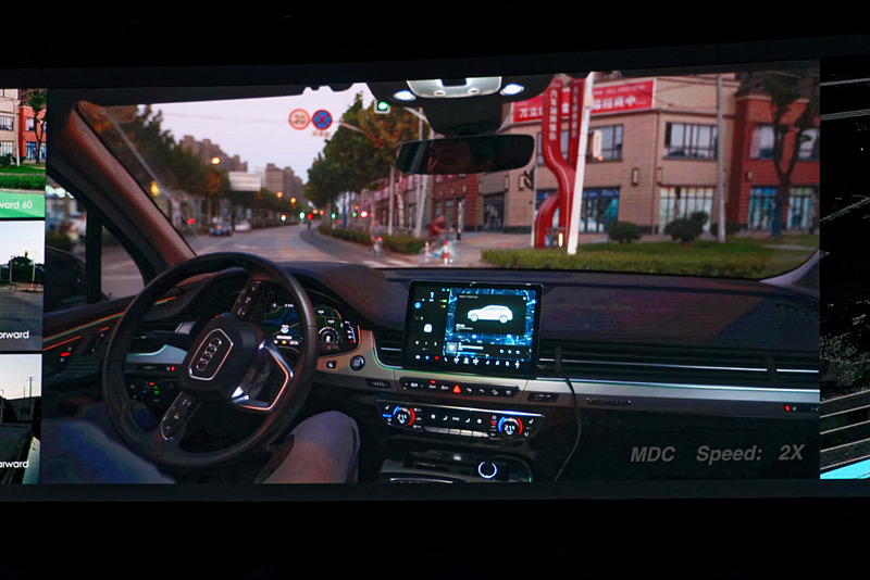 交差点を右折するときの車載映像