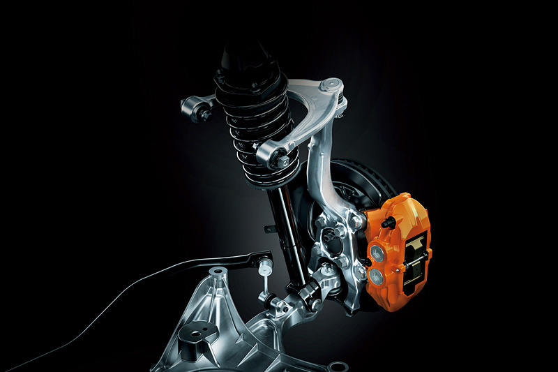 足まわりではストローク速度が低い状態から十分な減衰力を発揮する改良型ショックアブソーバーや、より高剛性のブッシュを採用