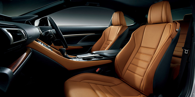 RC350“version L”のインテリア（インテリアカラーはオーカー）