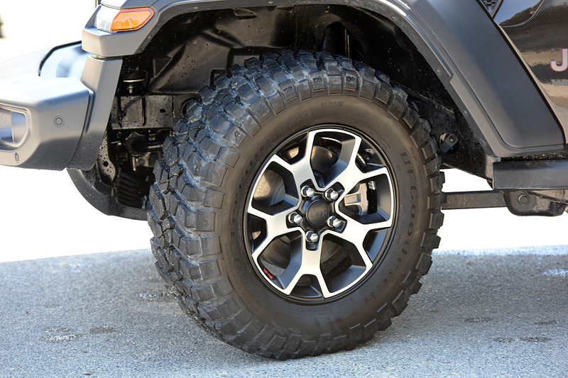 LT255/75 R17サイズのマッドテレーンタイヤを装着