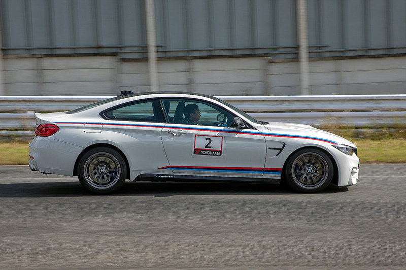 慣れてきたところで速度を100km/hまで上げる。たった20km/hの違いだが、目標で止めるにはブレーキを踏み込む量がかなり変わることが体感できる