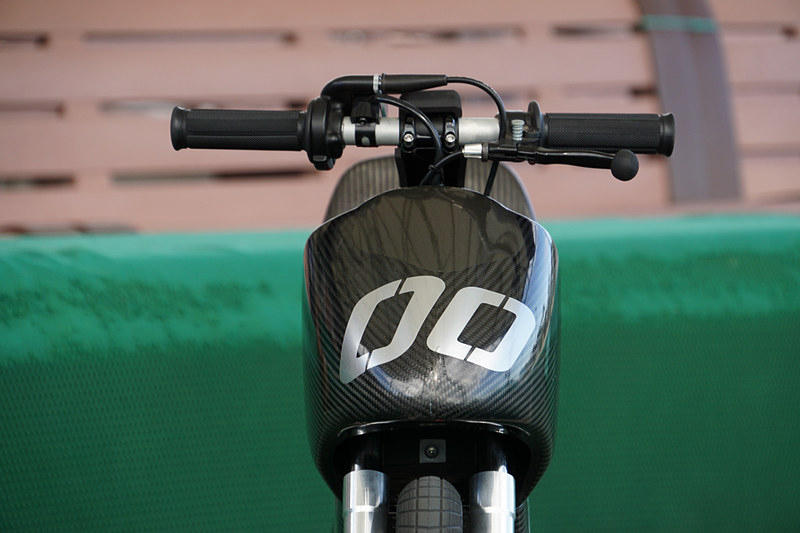 新アトラクション「モトファイター」の開発車両は車両重量15kg。バッテリーと電動モーターを搭載して最高速は15km/h