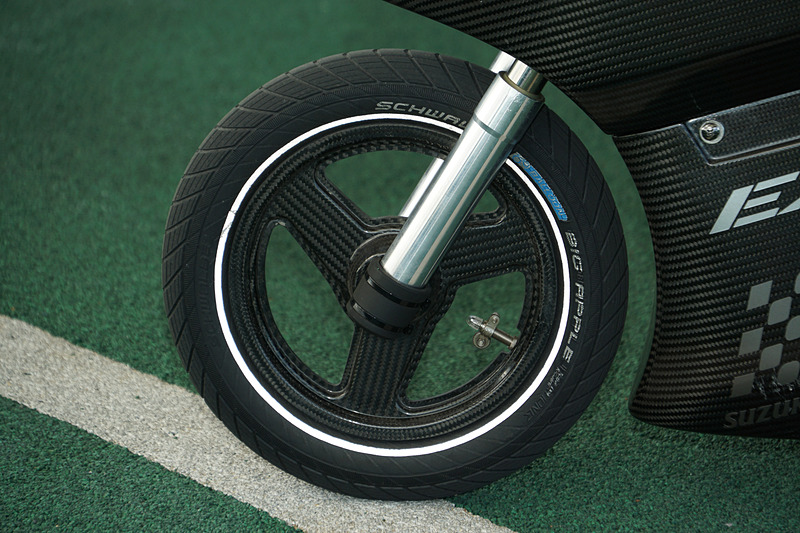 新アトラクション「モトファイター」の開発車両は車両重量15kg。バッテリーと電動モーターを搭載して最高速は15km/h