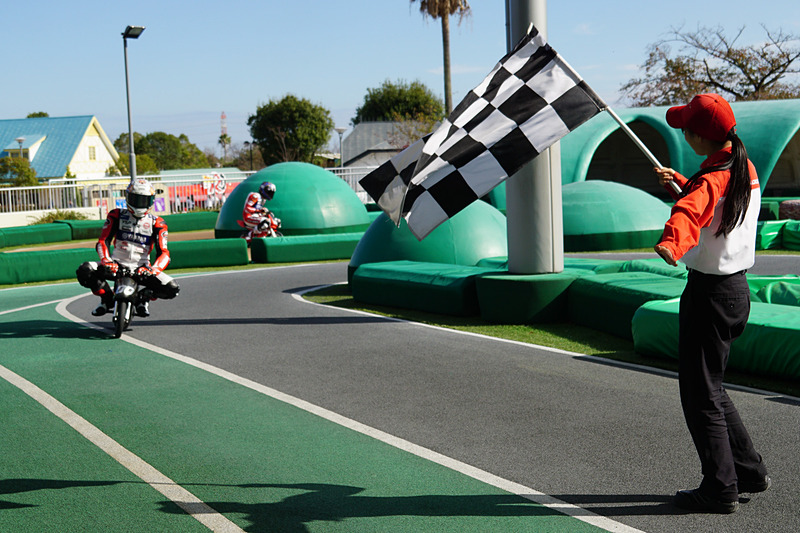 続いて野左根選手が開発車両をテスト