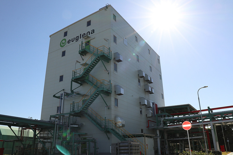 10月31日に竣工したユーグレナ「バイオジェット・ディーゼル燃料 製造実証プラント」の反応装置棟