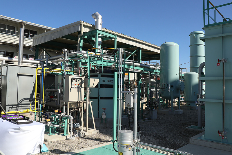 実証プラントに蒸気や圧縮空気などを供給する用役設備