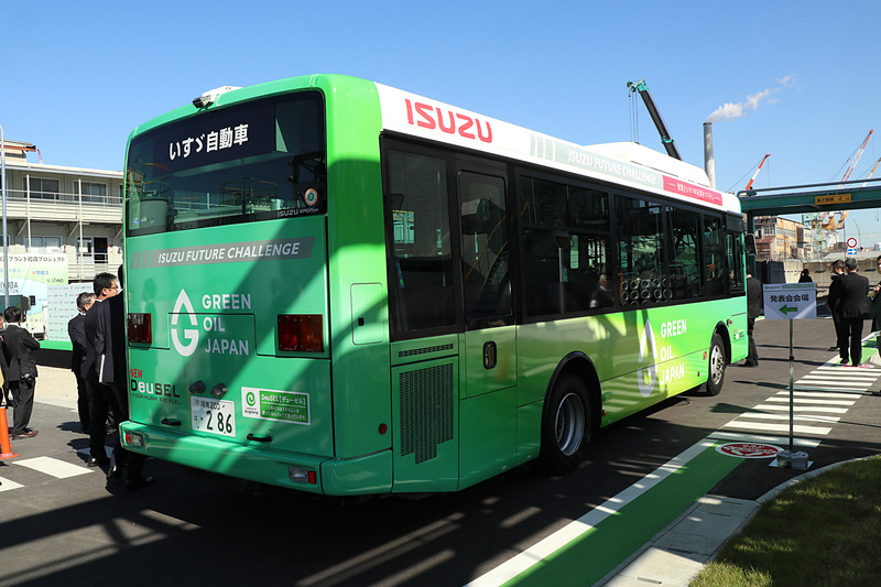 新しいシャトルバスは含有率100％でもエンジンに負担がかからないという「次世代バイオディーゼル燃料」を使い、2019年夏から実証実験を開始する
