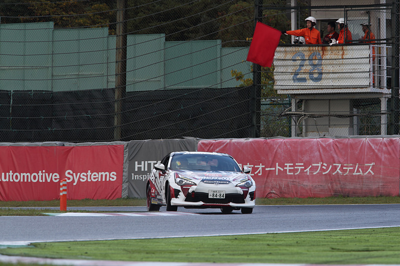 手ごたえを感じる周回だったものの、赤旗中断に……