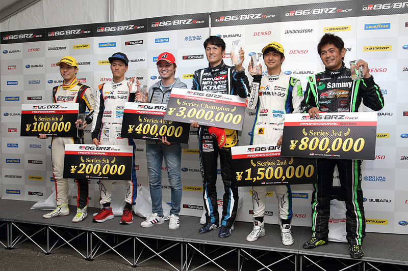 佐々木選手はプロフェショナルシリーズで4位フィニッシュ。1年間ご指導ありがとうございました！