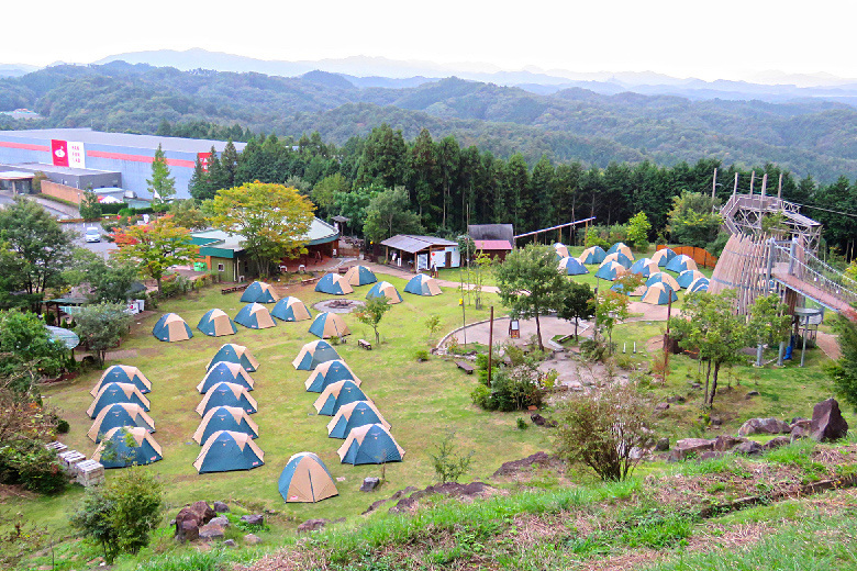 テントやシェラフなどが用意されたプレミアムライダーキャンプ。さらに金曜日の夜にはパドックツアー、土曜日の夜にはロードコースを自分のバイクで走れるなどプレミアムな内容