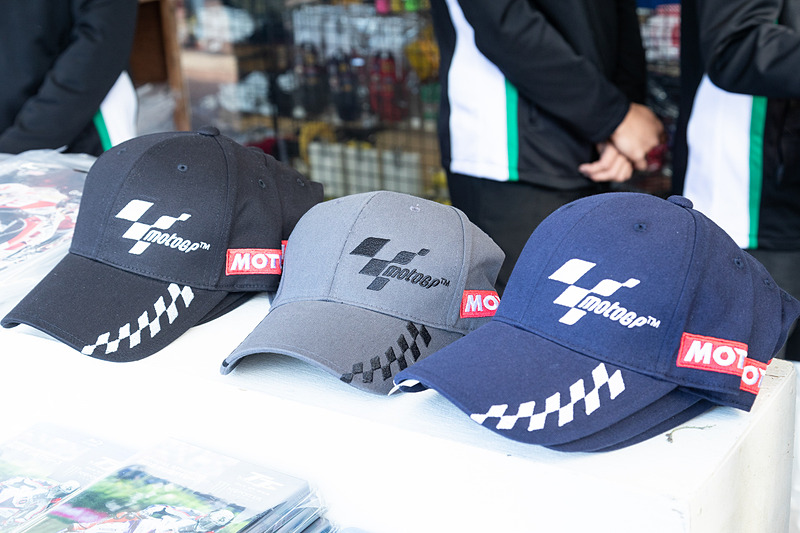 ここだけの話、ロッシ帽とどっちにするか迷ったんだよね……