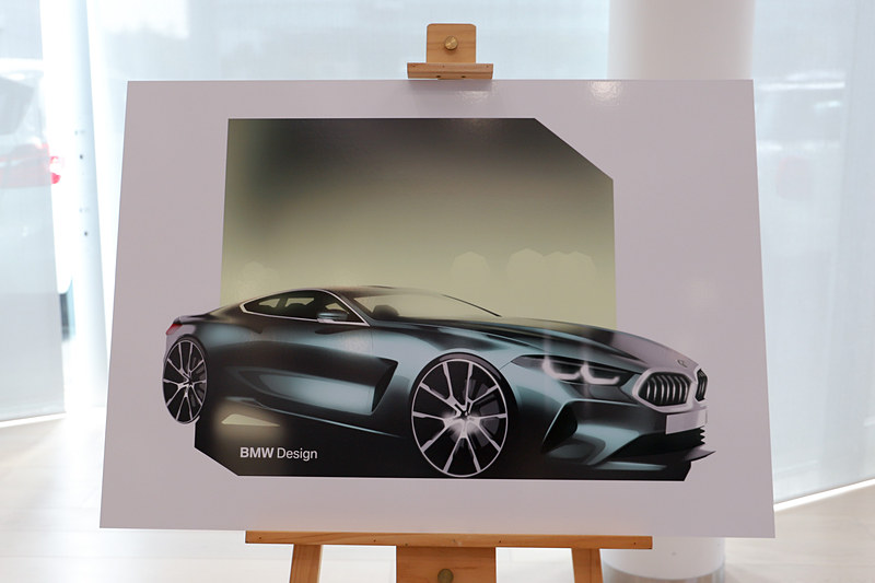 会場に並べられたデザインスケッチのパネル